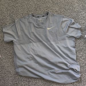 Nike zonal cooling tee/  activewear